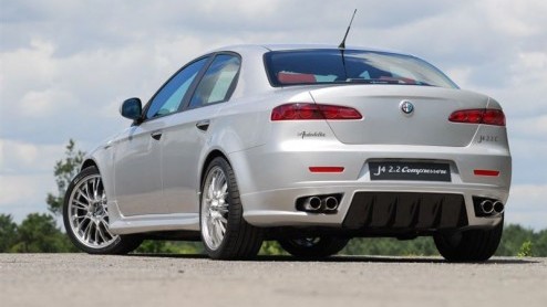 AutoDelta blijft maar sleutelen aan diverse Alfa modellen. Na een aangepaste Brera en Spider presenteert de tuningfirma volgende week een opgepepte 159 2.2. Na de montage van een compressor, vandaar d