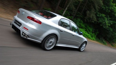 AutoDelta blijft maar sleutelen aan diverse Alfa modellen. Na een aangepaste Brera en Spider presenteert de tuningfirma volgende week een opgepepte 159 2.2. Na de montage van een compressor, vandaar d