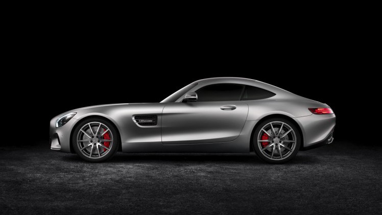AMG introduceert tijdens Goodwood 2016 de AMG GT R. Het is de overtreffende trap van de AMG GT, die boven de AMG GT S komt te staan met circa 600 pk.
