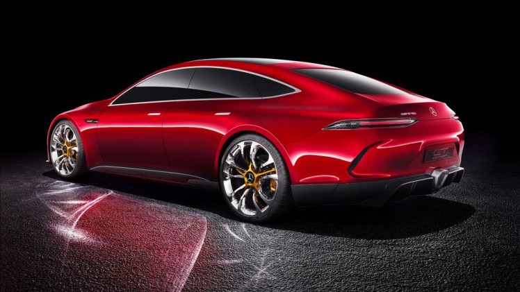 De Mercedes-AMG krijgt er een broertje bij. AMG heeft de GT Concept onthuld, een sedanversie met hybrideaandrijving en een gecombineerd vermogen van 816 pk.