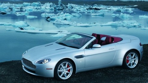 Sommige merken beheersen het als geen ander, mooie autos creren. Het Engelse Aston Martin is een merk die dit tot in de vingertoppen beheerst. Het is bijna kunst op wielen wat ze maken.