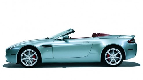 Sommige merken beheersen het als geen ander, mooie autos creren. Het Engelse Aston Martin is een merk die dit tot in de vingertoppen beheerst. Het is bijna kunst op wielen wat ze maken.