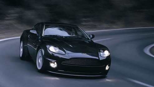 En dan nu een trieste mededeling. Aston Martin gaat stoppen met de productie van de Vanquish S. Na 2.000 exemplaren houdt het echt op voor de brute Aston. Wie er nog een wil bemachtigen moet snel zijn