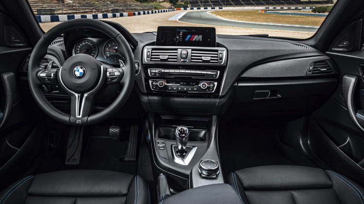 BMW M2 Coup is het nieuwe topmodel in de 2 Serie Coup reeks. De M235i blijft leverbaar en die heeft optioneel xDrive vierwielaandrijving.