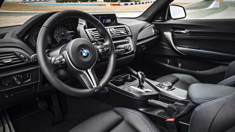 BMW M2 Coup is het nieuwe topmodel in de 2 Serie Coup reeks. De M235i blijft leverbaar en die heeft optioneel xDrive vierwielaandrijving.