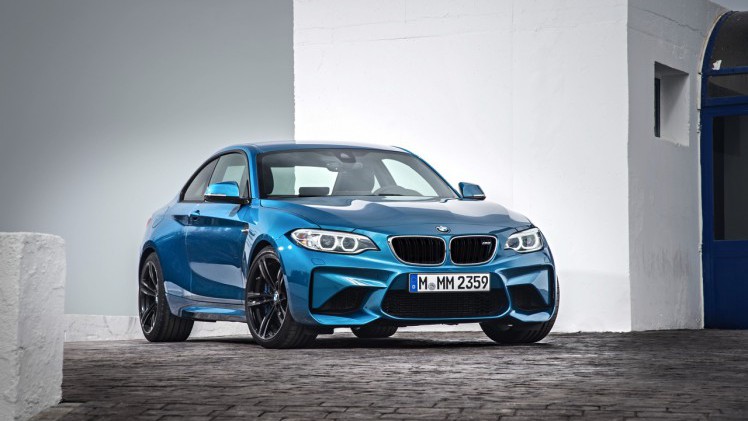 BMW M2 Coup is het nieuwe topmodel in de 2 Serie Coup reeks. De M235i blijft leverbaar en die heeft optioneel xDrive vierwielaandrijving.