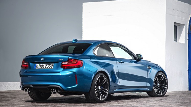 BMW M2 Coup is het nieuwe topmodel in de 2 Serie Coup reeks. De M235i blijft leverbaar en die heeft optioneel xDrive vierwielaandrijving.