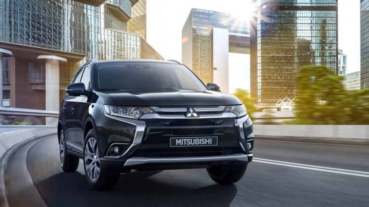 Mitsubishi verlaagt de prijs van de Outlander PHEV en voegt een sportieve S-versie toe.
