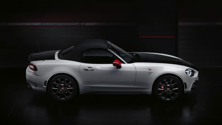 De Abarth 124 Spider is er klaar voor met zijn debuut op de Autosalon van Geneve.