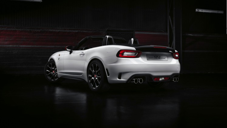 De Abarth 124 Spider is er klaar voor met zijn debuut op de Autosalon van Geneve.