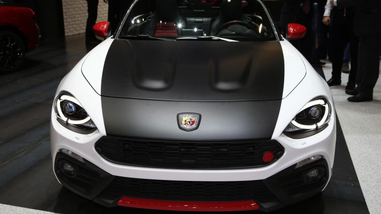 De Abarth 124 Spider is er klaar voor met zijn debuut op de Autosalon van Geneve.