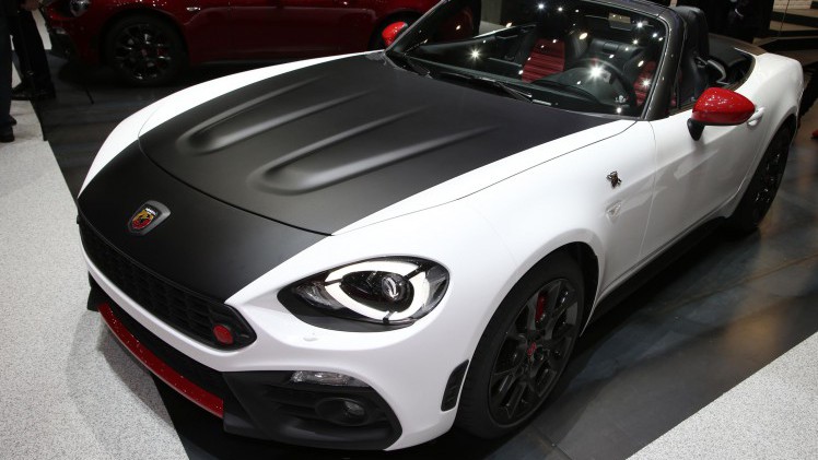 De Abarth 124 Spider is er klaar voor met zijn debuut op de Autosalon van Geneve.