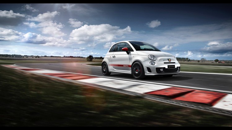 Abarth gaat het Movistar Yamaha MotoGP-team achterna met de 595 Yamaha Factory Racing Edition. Hij is te koop vanaf 25.595 euro.