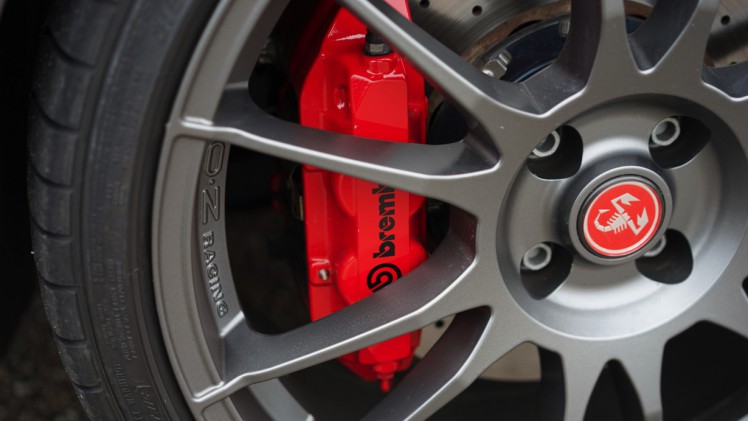 Abarth onthult in 2016 de Abarth 124 Spider en 500X crossover.
