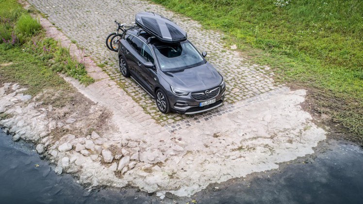 Opel levert tal van handige accessoires voor de Grandland X
