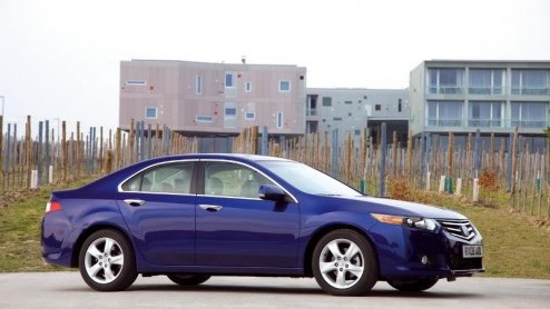 Honda gooit het met de nieuwe Accord over een andere boeg. Zeker de Tourer profiteert van de nieuwe zienswijze van de fabrikant. Wat is het geval? De vormgeving heeft de voorkeur gekregen boven het pr