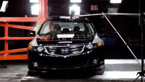 Reden voor een feestje bij Honda. De nieuwe Honda Accord behaalde een topscore in de NCAP botsproef. Naast vijf sterren voor de bescherming van inzittenden scoorde de Accord vier sterren voor kindveil