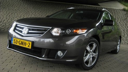 Is het zijn Japanse afkomst, misschien zijn looks, of toch gewoon een gevoelskwestie? De Honda Accord is tot op heden geen veelgeziene gast in het al dan niet zakelijke verkeer. Reden genoeg voor het