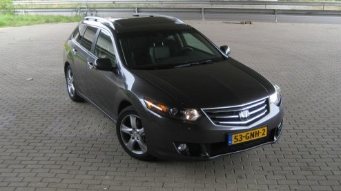 Is het zijn Japanse afkomst, misschien zijn looks, of toch gewoon een gevoelskwestie? De Honda Accord is tot op heden geen veelgeziene gast in het al dan niet zakelijke verkeer. Reden genoeg voor het