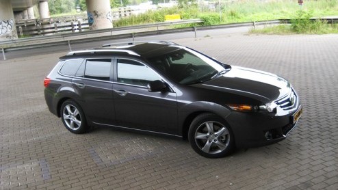 Is het zijn Japanse afkomst, misschien zijn looks, of toch gewoon een gevoelskwestie? De Honda Accord is tot op heden geen veelgeziene gast in het al dan niet zakelijke verkeer. Reden genoeg voor het