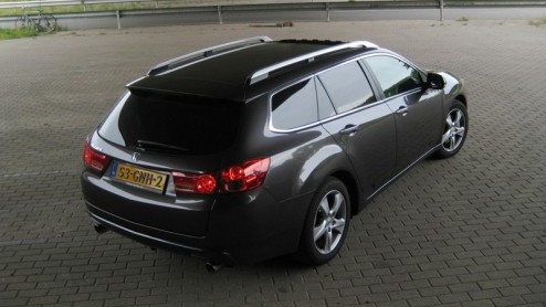 Is het zijn Japanse afkomst, misschien zijn looks, of toch gewoon een gevoelskwestie? De Honda Accord is tot op heden geen veelgeziene gast in het al dan niet zakelijke verkeer. Reden genoeg voor het