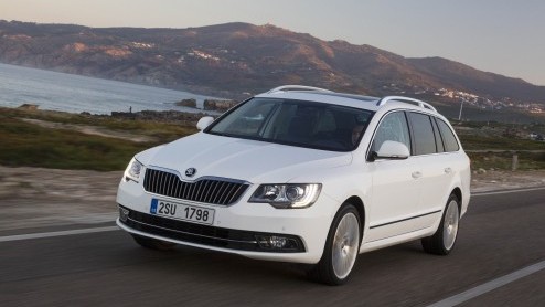 Skoda introduceert ter gelegenheid van de Tour de France verschillende Sprint en Drive actiemodellen, Plus Pack en Monte Carlo uitvoering. Voor de Superb Greenline geldt nu een prijsverlaging.
