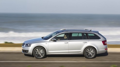 Skoda introduceert ter gelegenheid van de Tour de France verschillende Sprint en Drive actiemodellen, Plus Pack en Monte Carlo uitvoering. Voor de Superb Greenline geldt nu een prijsverlaging.