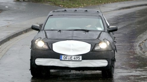 Dit op het oog vreemde gevaarte is een crossover van Acura, een luxe automerk van Honda. Met aansprekende proporties moet deze Japanner onder meer in de Verenigde Staten de strijd aan gaan met de 
