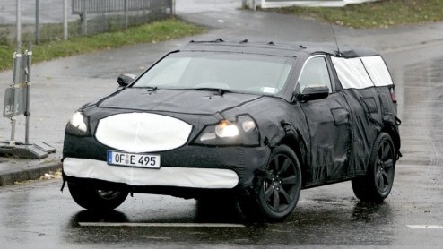 Dit op het oog vreemde gevaarte is een crossover van Acura, een luxe automerk van Honda. Met aansprekende proporties moet deze Japanner onder meer in de Verenigde Staten de strijd aan gaan met de 