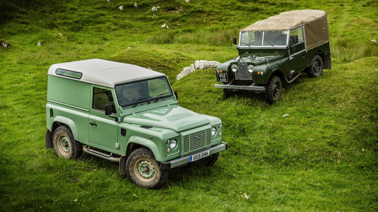 Nog een keer rijden met de Land Rover Defender. De iconische terreinauto gaat uit productie, maar niet voordat er drie Limited Editions in de showroom staan. Rijtest!