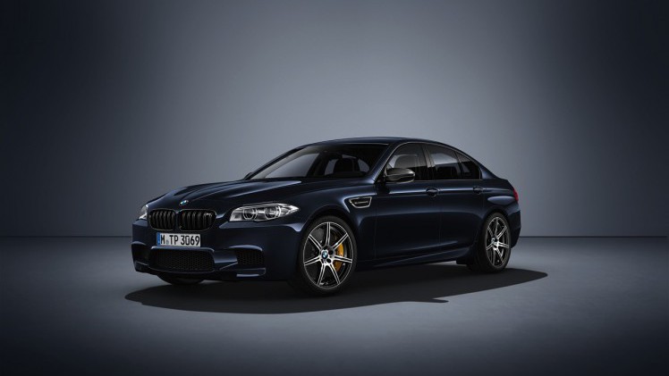De BMW M5 Competition Edition vormt het sluitstuk van de loopbaan van de 5 Serie. Met 600 pk en speciale uitrusting is het exclusieve feestnummer niet te missen.