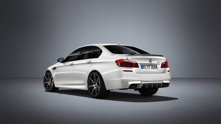 De BMW M5 Competition Edition vormt het sluitstuk van de loopbaan van de 5 Serie. Met 600 pk en speciale uitrusting is het exclusieve feestnummer niet te missen.