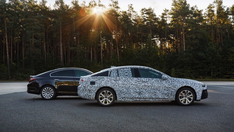 Nieuwe Opel Insignia ziet het licht als Opel Insignia Grand Sport tijdens de Autosalon van Geneve 2017. Voorafgaand aan de introductie zien we hier de spy shots van de Insignia vijfdeurs.