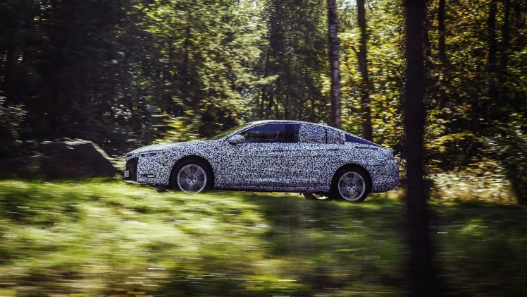 Nieuwe Opel Insignia ziet het licht als Opel Insignia Grand Sport tijdens de Autosalon van Geneve 2017. Voorafgaand aan de introductie zien we hier de spy shots van de Insignia vijfdeurs.