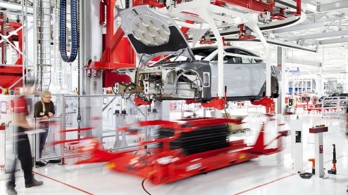 De Belastingdienst hanteert 125 kg aftrek in het gewicht voor de motorrijtuigenbelasting bij auto's die zijn voorzien van een elektromotor. Terecht?