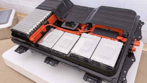De Belastingdienst hanteert 125 kg aftrek in het gewicht voor de motorrijtuigenbelasting bij auto's die zijn voorzien van een elektromotor. Terecht?