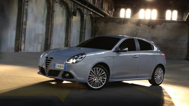 Alfa Romeo Giulietta met 1.6 JTDm en 2.0 JTDm Euro6-diesels in de showroom. Beide varianten scoren 20% bijtelling in 2015 en 21% bijtelling in 2016.
