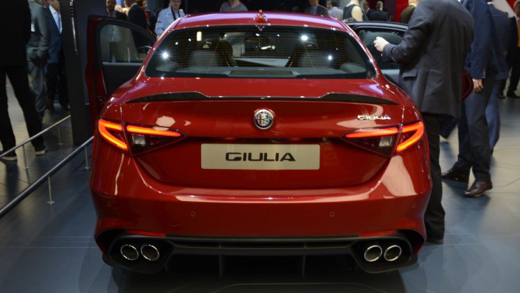 Met de Alfa Romeo Giulia brengen de Italianen het merk weer tot leven. De Giulia Quadrifoglio is het opwarmertje, in 2016 opgevolgd door courante leaseversies.