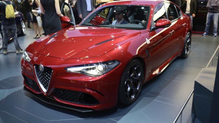 Met de Alfa Romeo Giulia brengen de Italianen het merk weer tot leven. De Giulia Quadrifoglio is het opwarmertje, in 2016 opgevolgd door courante leaseversies.