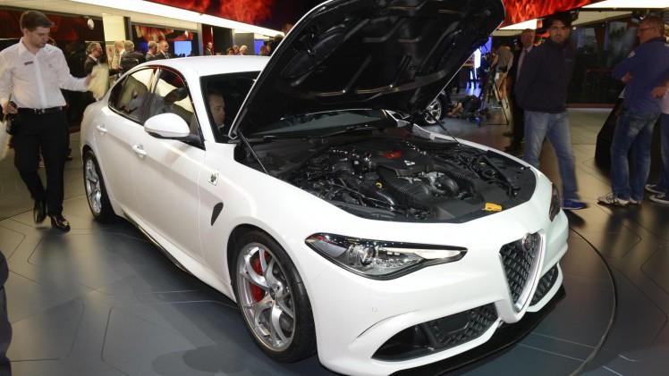 Met de Alfa Romeo Giulia brengen de Italianen het merk weer tot leven. De Giulia Quadrifoglio is het opwarmertje, in 2016 opgevolgd door courante leaseversies.