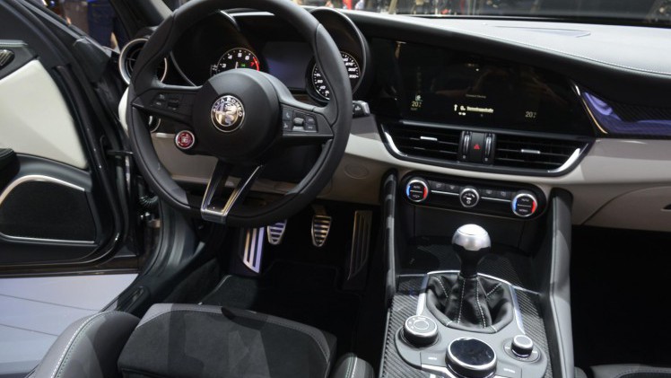 Met de Alfa Romeo Giulia brengen de Italianen het merk weer tot leven. De Giulia Quadrifoglio is het opwarmertje, in 2016 opgevolgd door courante leaseversies.