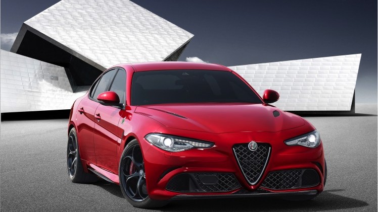 Dat de Alfa Romeo Giulia QV met 510 pk niet traag zou zijn, was te verwachten. Dat zijn maximumsnelheid ruim boven de 300 km/h zou liggen, niet.