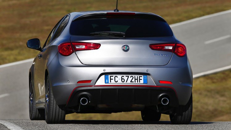 De Alfa Romeo Giulietta facelift is een feit. De Italiaan met nieuwe neus en 1.6 JTDm diesel voorzien van TCT-automaat scoort 21% bijtelling en begint bij prijzen vanaf 23.450 euro.