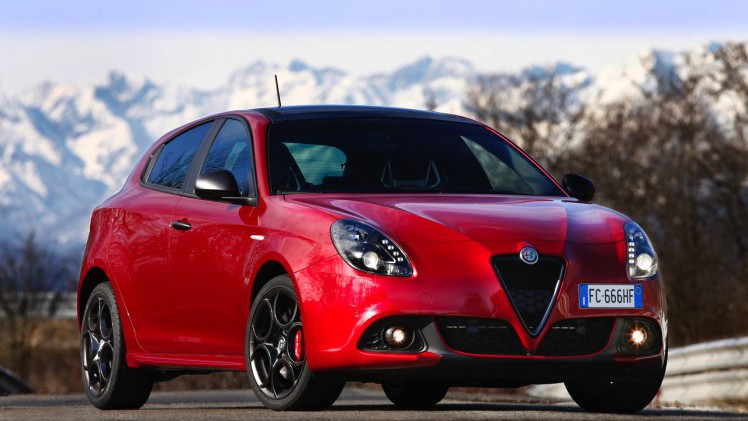 De Alfa Romeo Giulietta facelift is een feit. De Italiaan met nieuwe neus en 1.6 JTDm diesel voorzien van TCT-automaat scoort 21% bijtelling en begint bij prijzen vanaf 23.450 euro.