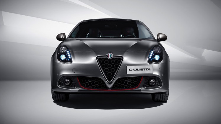 De Alfa Romeo Giulietta facelift is een feit. De Italiaan met nieuwe neus en 1.6 JTDm diesel voorzien van TCT-automaat scoort 21% bijtelling en begint bij prijzen vanaf 23.450 euro.
