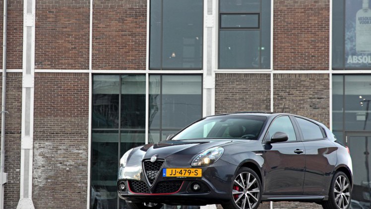 AutoVandaag test de vernieuwde Alfa Romeo Giuiletta in modeljaar 2017. De facelift introduceert de 1.6 JTDm 120 pk met TCT-automaat en dat is een fijn duo. Autotest!
