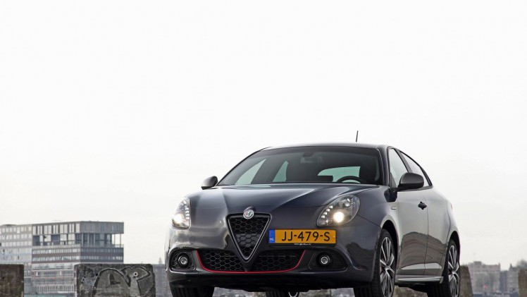 AutoVandaag test de vernieuwde Alfa Romeo Giuiletta in modeljaar 2017. De facelift introduceert de 1.6 JTDm 120 pk met TCT-automaat en dat is een fijn duo. Autotest!