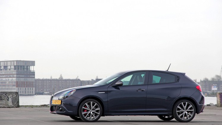 AutoVandaag test de vernieuwde Alfa Romeo Giuiletta in modeljaar 2017. De facelift introduceert de 1.6 JTDm 120 pk met TCT-automaat en dat is een fijn duo. Autotest!