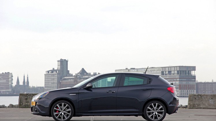 AutoVandaag test de vernieuwde Alfa Romeo Giuiletta in modeljaar 2017. De facelift introduceert de 1.6 JTDm 120 pk met TCT-automaat en dat is een fijn duo. Autotest!