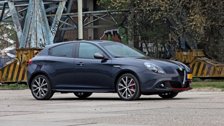 AutoVandaag test de vernieuwde Alfa Romeo Giuiletta in modeljaar 2017. De facelift introduceert de 1.6 JTDm 120 pk met TCT-automaat en dat is een fijn duo. Autotest!